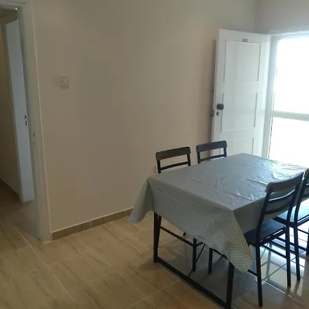 Luxury 2 Bedroom Central Apartment
