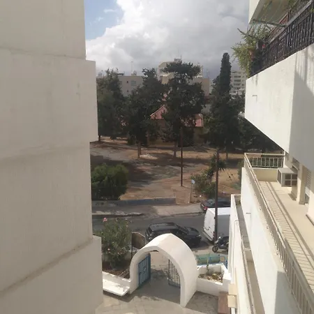 Luxury 2 Bedroom Central لارنكا