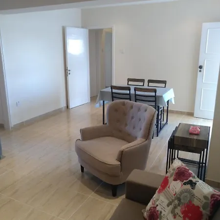Luxury 2 Bedroom Central لارنكا